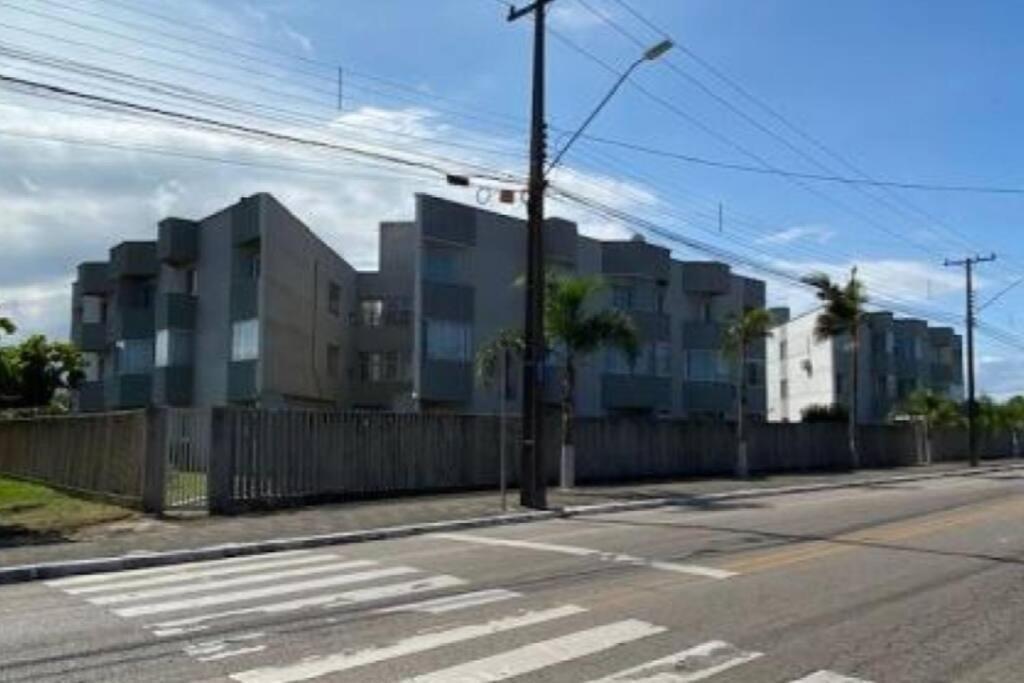 Apartamento Aconchegante 20Mts Da Praia, 3Quartos. Гуаратуба Екстериор снимка